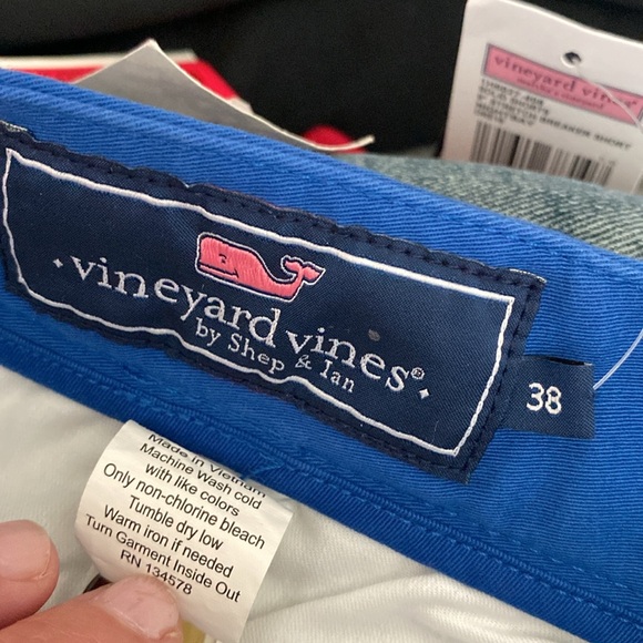 Vineyard Vines Breaker Shorts - Picture 7 of 7